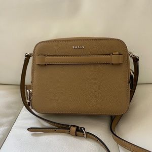 Crossbody leather bag